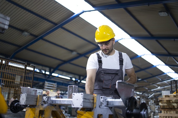 Manutentore di impianti industriali.